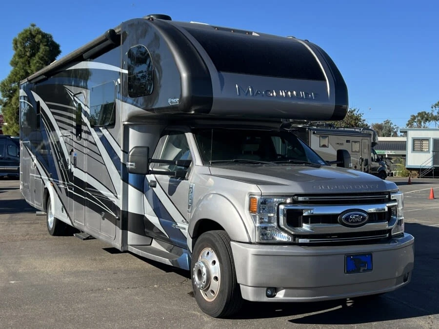 2022 Thor Motor Coach Magnitude exterior