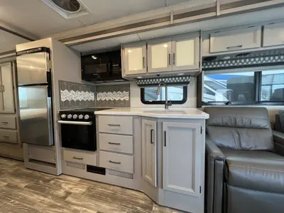 2023 Thor Motor Coach Hurricane photo 7
