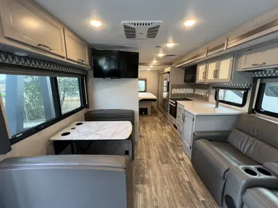 2023 Thor Motor Coach Hurricane photo 4