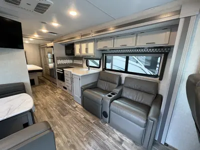 2023 Thor Motor Coach Hurricane photo 5