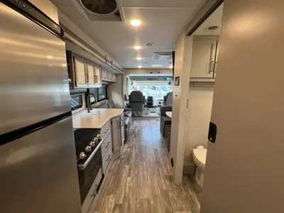 2023 Thor Motor Coach Hurricane photo 3