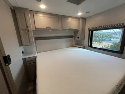 2023 Thor Motor Coach Hurricane photo 14