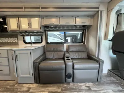 2023 Thor Motor Coach Hurricane photo 6