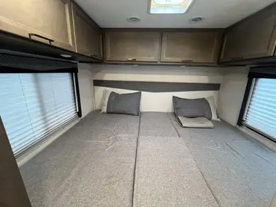 2025 Thor Motor Coach Four Winds photo 14