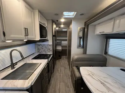 2025 Thor Motor Coach Four Winds photo 4
