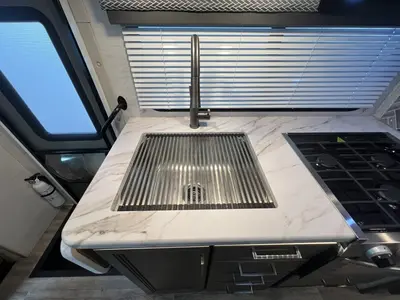 2025 Thor Motor Coach Four Winds photo 7