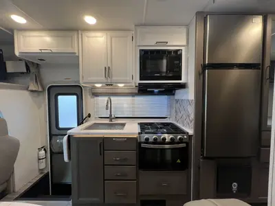 2025 Thor Motor Coach Four Winds photo 6