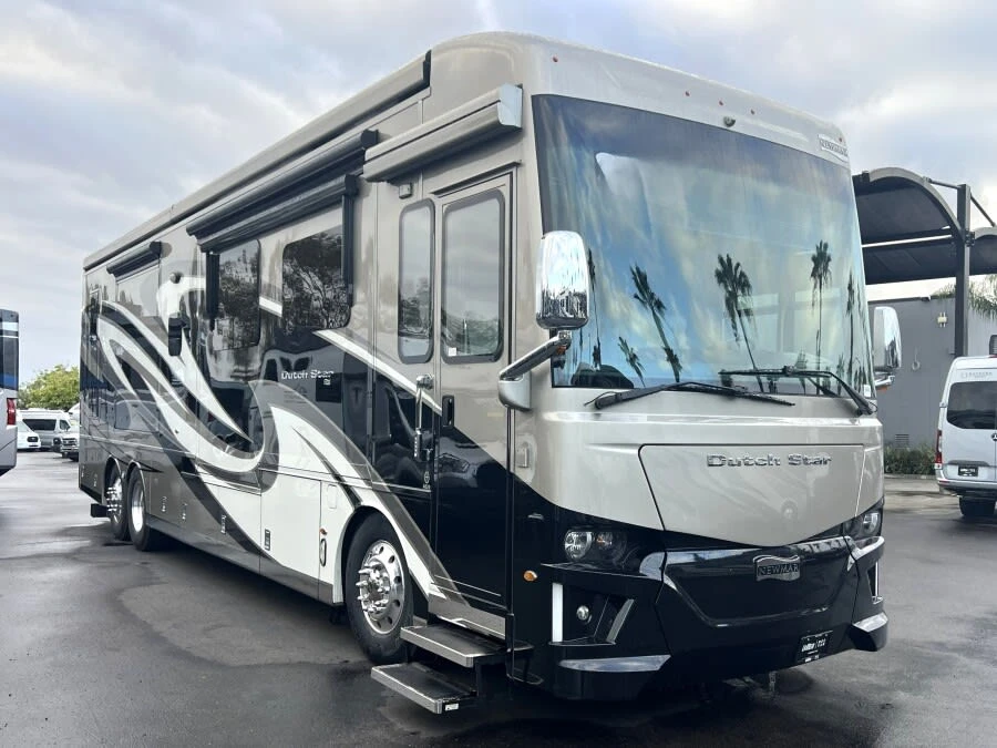 2020 Newmar Dutch Star exterior