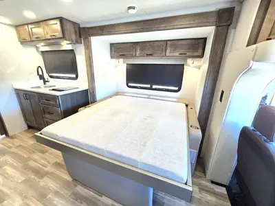 2026 Tiffin Motorhomes Midas photo 17