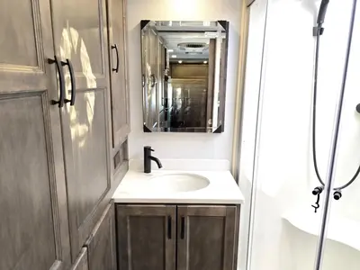 2026 Tiffin Motorhomes Midas photo 19