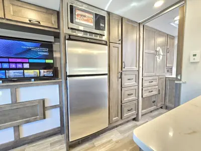 2026 Tiffin Motorhomes Midas photo 15
