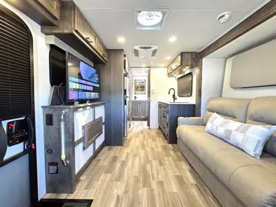 2026 Tiffin Motorhomes Midas photo 5