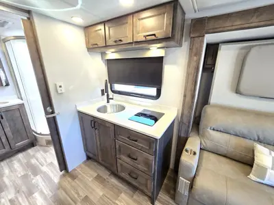 2026 Tiffin Motorhomes Midas photo 6