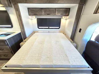 2026 Tiffin Motorhomes Midas photo 16