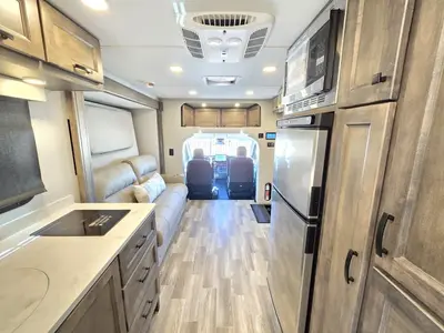 2026 Tiffin Motorhomes Midas photo 3