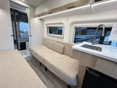 2027 Thor Motor Coach Palladium photo 8