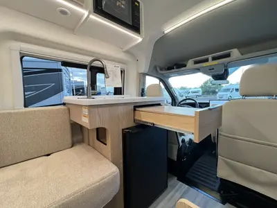 2027 Thor Motor Coach Palladium photo 9