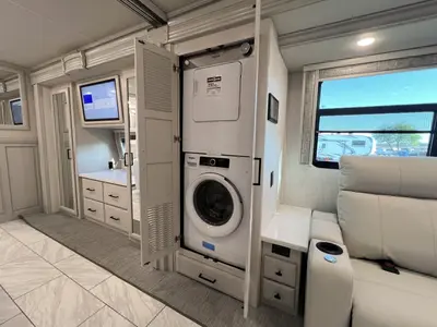 2027 Fleetwood Discovery photo 23