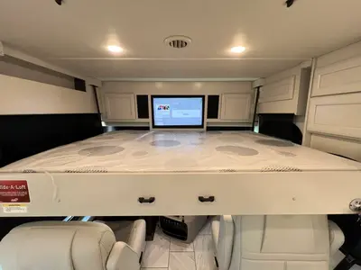 2027 Fleetwood Discovery photo 4