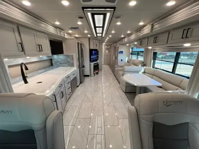 2027 Fleetwood Discovery photo 5