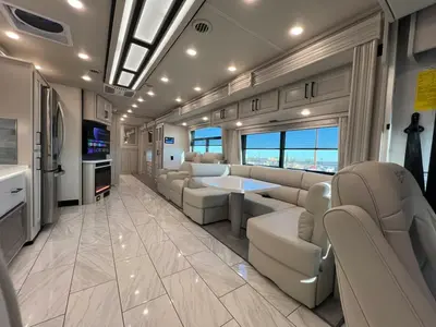 2027 Fleetwood Discovery photo 13