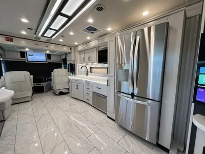 2027 Fleetwood Discovery photo 9