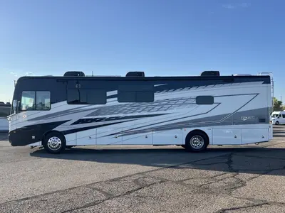 2027 Fleetwood Discovery photo 26