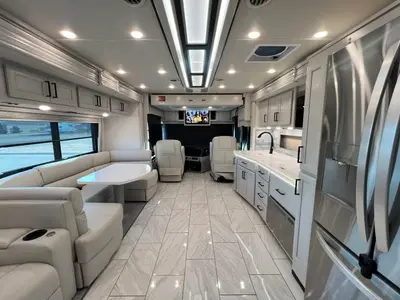 2027 Fleetwood Discovery photo 3