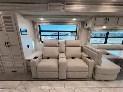 2027 Fleetwood Discovery photo 15