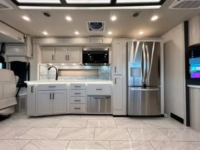 2027 Fleetwood Discovery photo 7