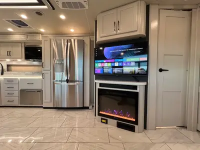 2027 Fleetwood Discovery photo 8
