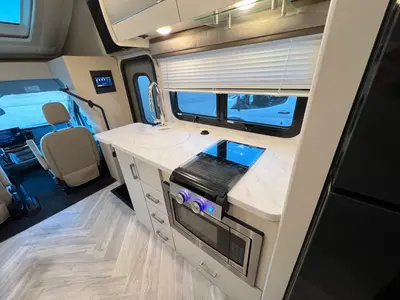 2027 Thor Motor Coach Compass AWD photo 7
