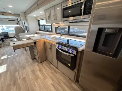 2027 Thor Motor Coach Windsport photo 9