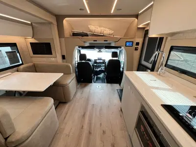 2027 Tiffin Motorhomes Wayfarer photo 3