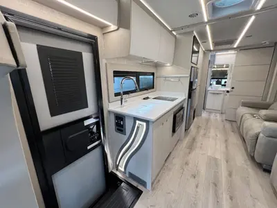 2027 Tiffin Motorhomes Wayfarer photo 6