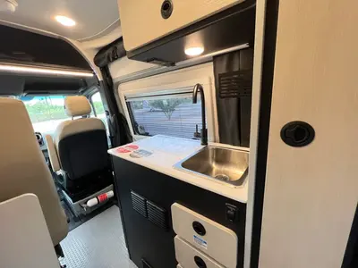 2027 Tiffin Motorhomes GH1 photo 8