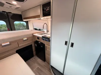 2027 Thor Motor Coach Scope photo 6