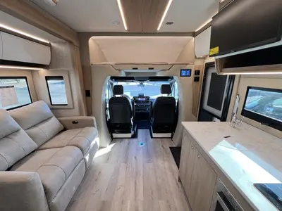 2027 Tiffin Motorhomes Wayfarer photo 3