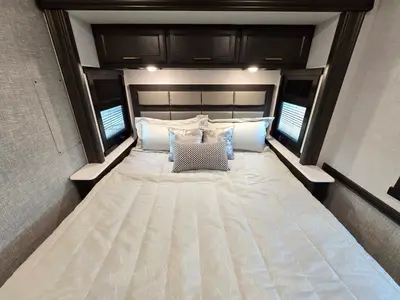 2027 Fleetwood Bounder photo 18