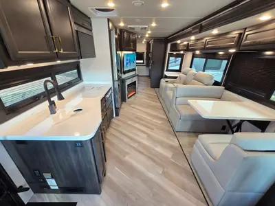 2027 Fleetwood Bounder photo 5