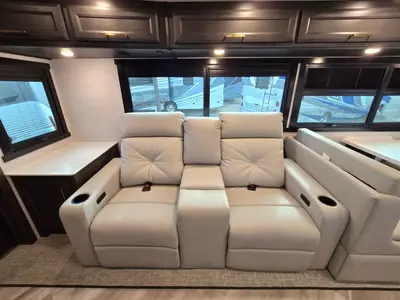 2027 Fleetwood Bounder photo 16