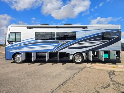 2027 Fleetwood Bounder photo 26
