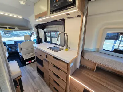 2027 Thor Motor Coach Palladium photo 8