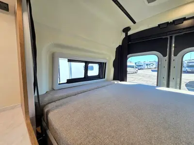 2027 Thor Motor Coach Palladium photo 16