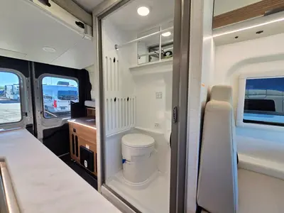 2027 Thor Motor Coach Palladium photo 17