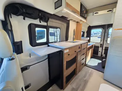 2027 Thor Motor Coach Palladium photo 6