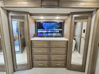 2027 Fleetwood Discovery LXE photo 25