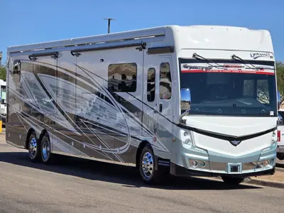 2027 Fleetwood Discovery LXE exterior