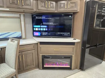 2027 Fleetwood Discovery LXE photo 18