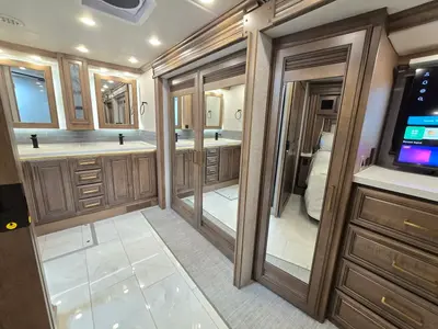 2027 Fleetwood Discovery LXE photo 26